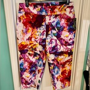 NWT Women’s Plus Cropped Pant/ Capri BEAUTIFUL multicolor Floral Pattern Pull-On